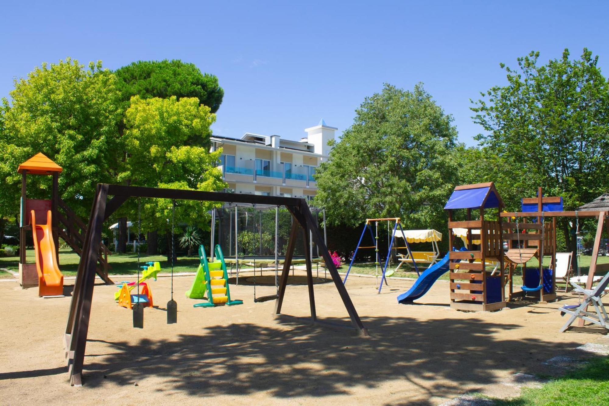 Hotel Hiki 3 Superior Bibione Extérieur photo